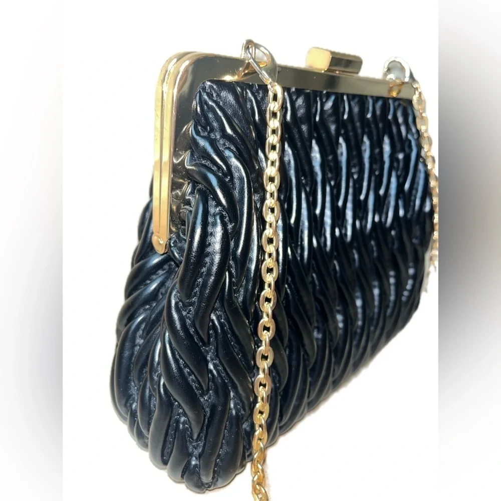 Women’s Evening Party Clutch With Gold-tone Chain Strap, Black Quilted - Picture 7 of 9